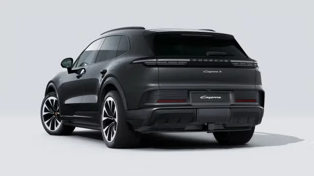 2026 Porsche Cayenne - Image 18 of 30