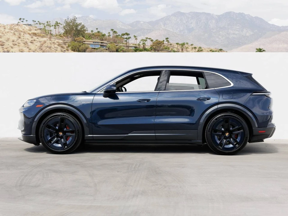 2026 Porsche 9Y0/9Y3 Cayenne S - Image 2 of 5