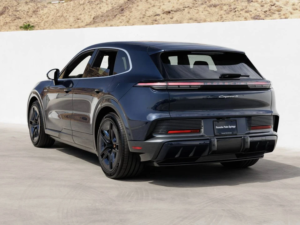 2026 Porsche 9Y0/9Y3 Cayenne S - Image 3 of 5