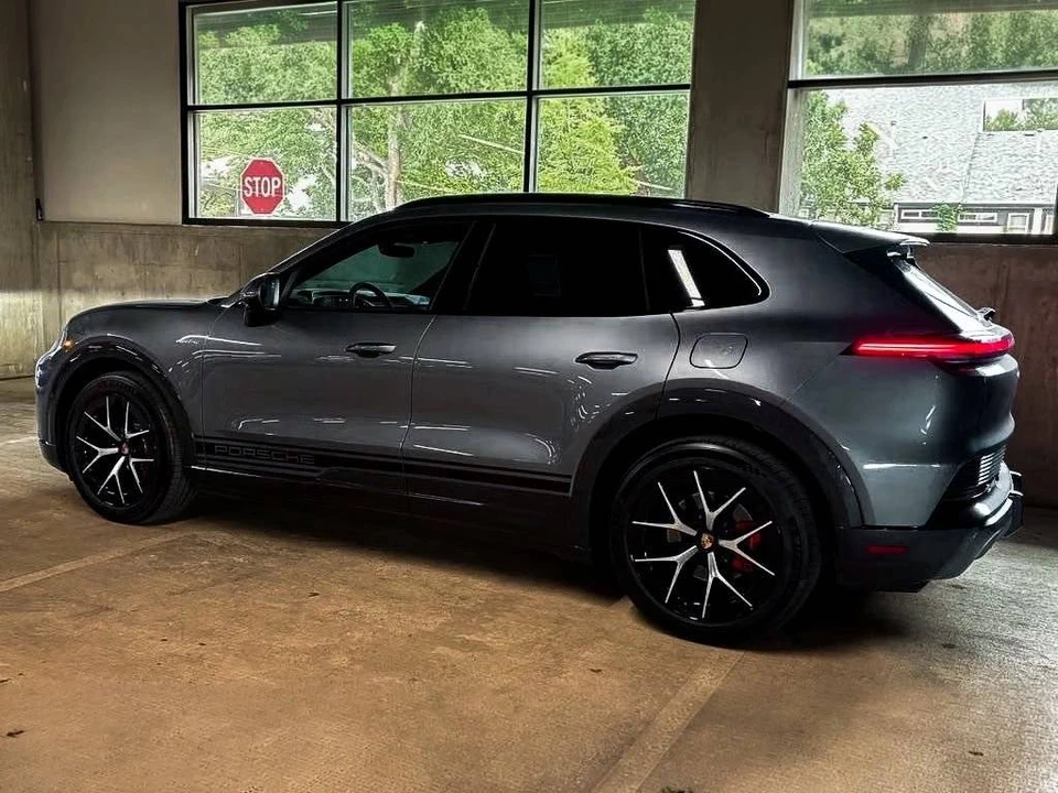 2026 Porsche 9Y0/9Y3 Cayenne S - Image 2 of 5