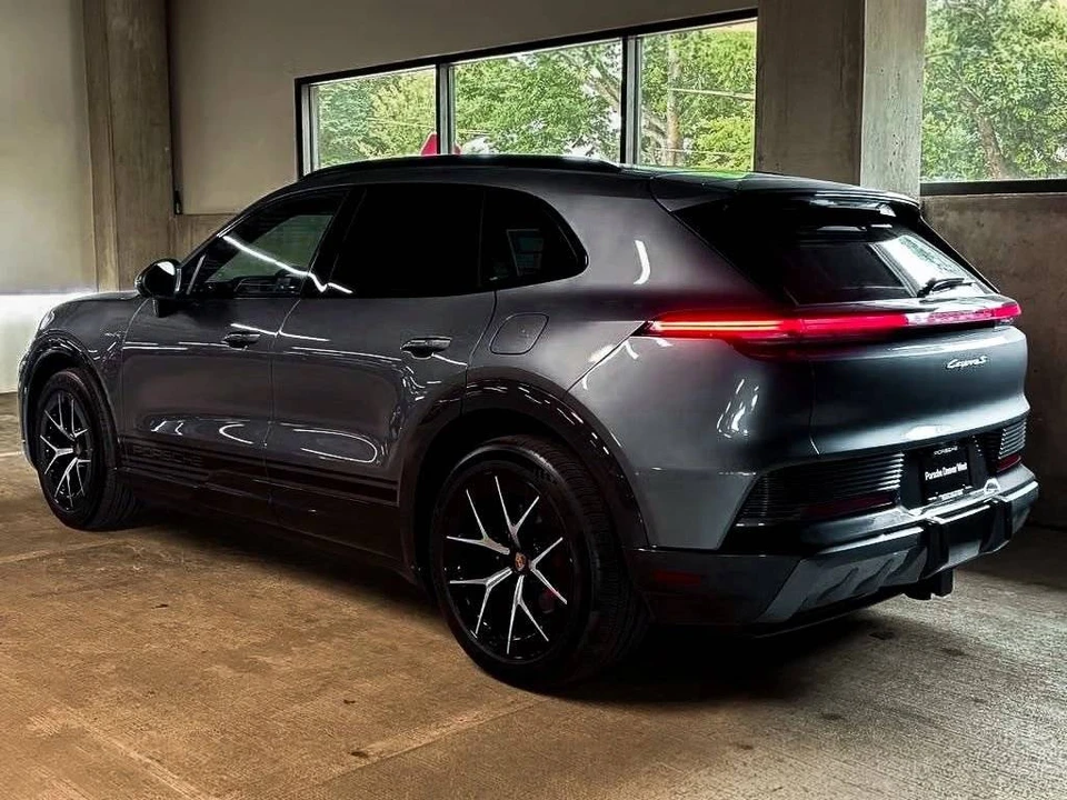 2026 Porsche 9Y0/9Y3 Cayenne S - Image 3 of 5