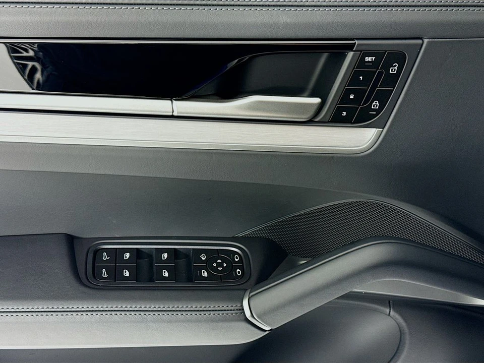 2026 Porsche 9Y0/9Y3 Cayenne S - Image 11 of 31