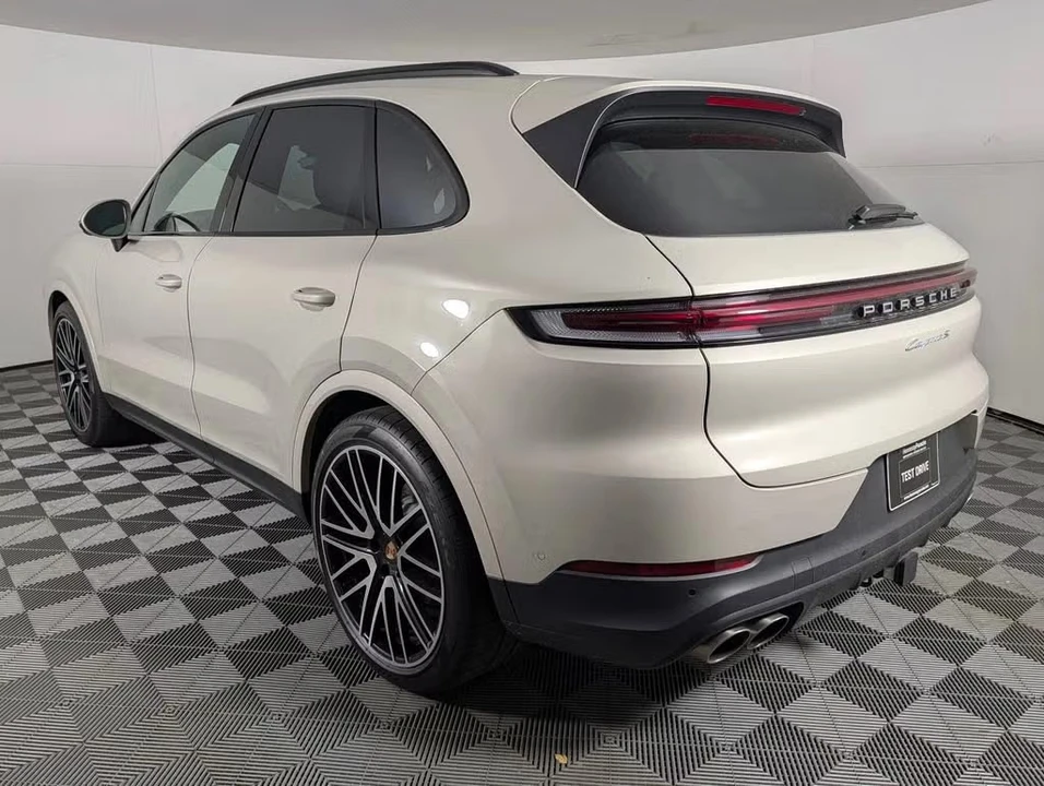 2026 Porsche 9Y0/9Y3 Cayenne S - Image 20 of 31