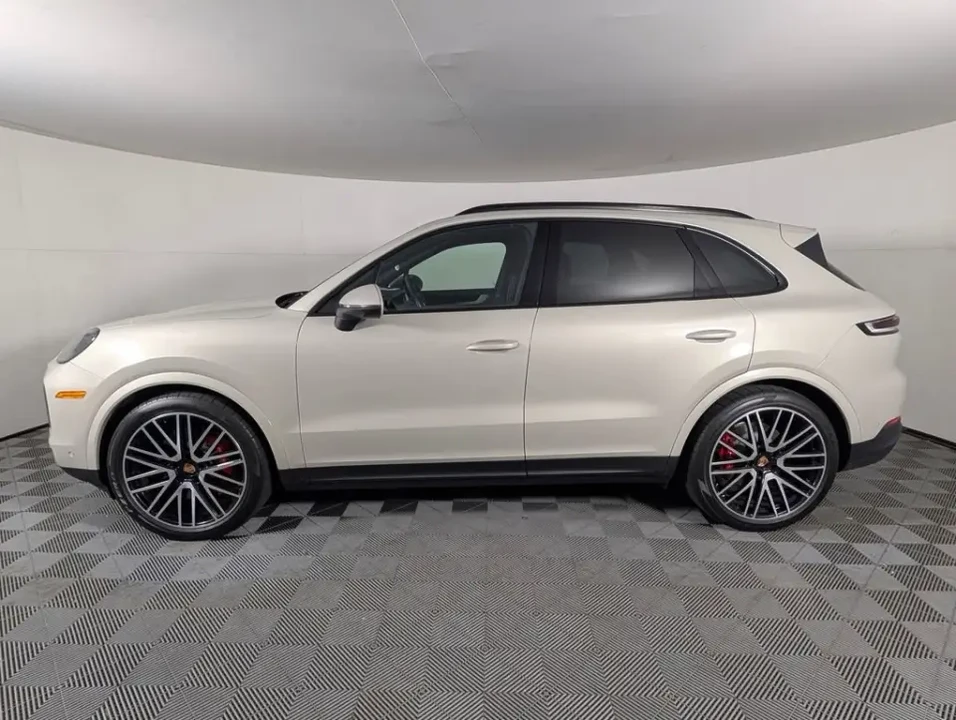 2026 Porsche 9Y0/9Y3 Cayenne S - Image 15 of 31