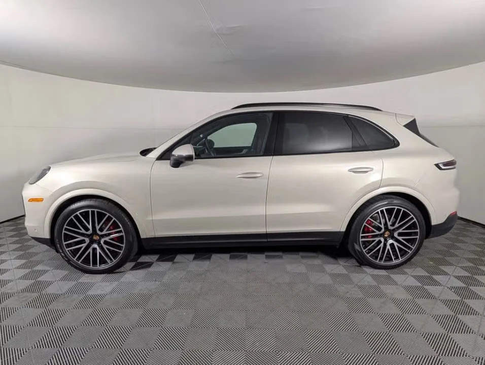 2026 Porsche 9Y0/9Y3 Cayenne S - Image 11 of 31
