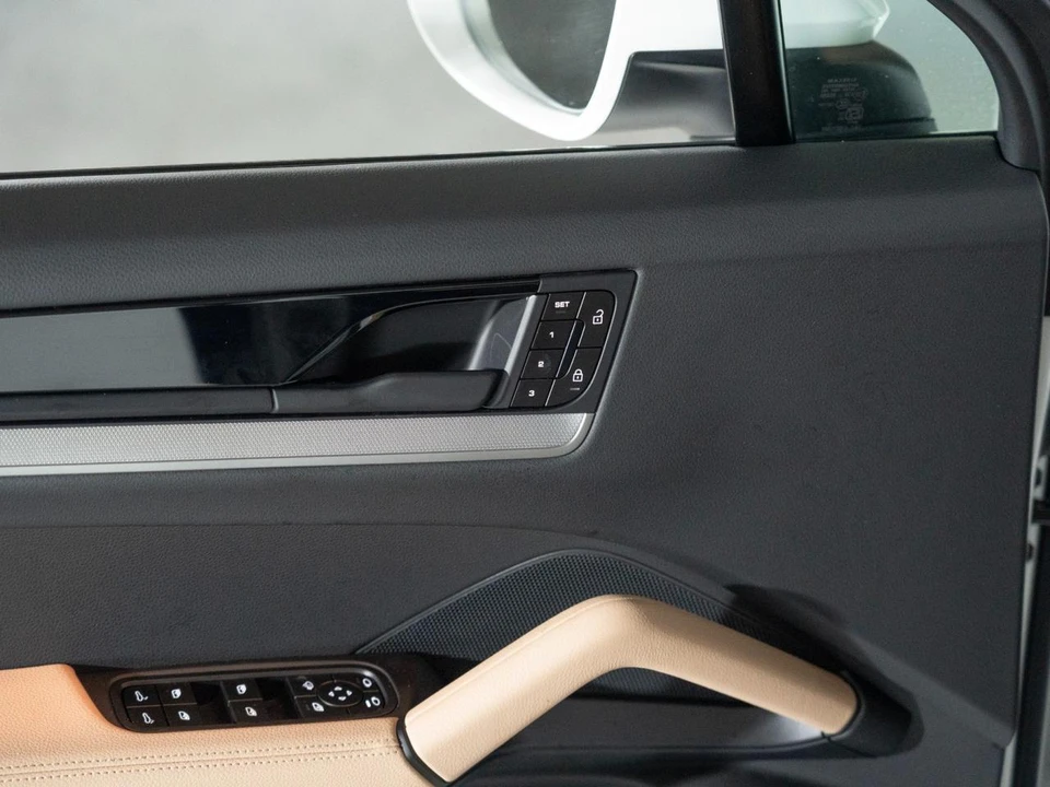 2026 Porsche 9Y0/9Y3 Cayenne S - Image 16 of 27