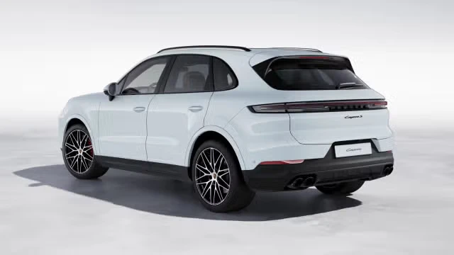 2026 Porsche Cayenne - Image 18 of 30