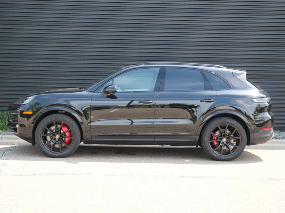 2026 Porsche 9Y0/9Y3 Cayenne S - Image 2 of 5