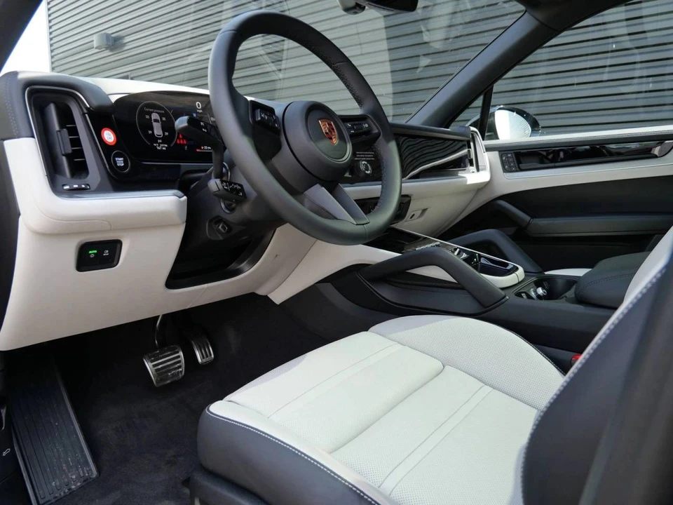 2026 Porsche 9Y0/9Y3 Cayenne S - Image 4 of 5