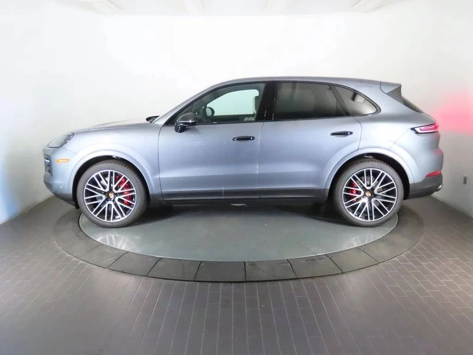 2026 Porsche 9Y0/9Y3 Cayenne S - Image 2 of 5