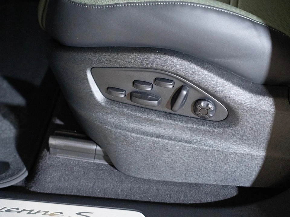 2026 Porsche 9Y0/9Y3 Cayenne S - Image 13 of 30