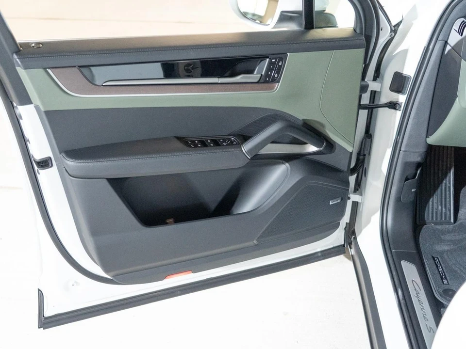 2026 Porsche 9Y0/9Y3 Cayenne S - Image 16 of 30