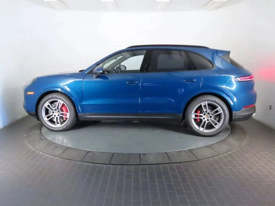 2026 Porsche 9Y0/9Y3 Cayenne S - Image 2 of 5