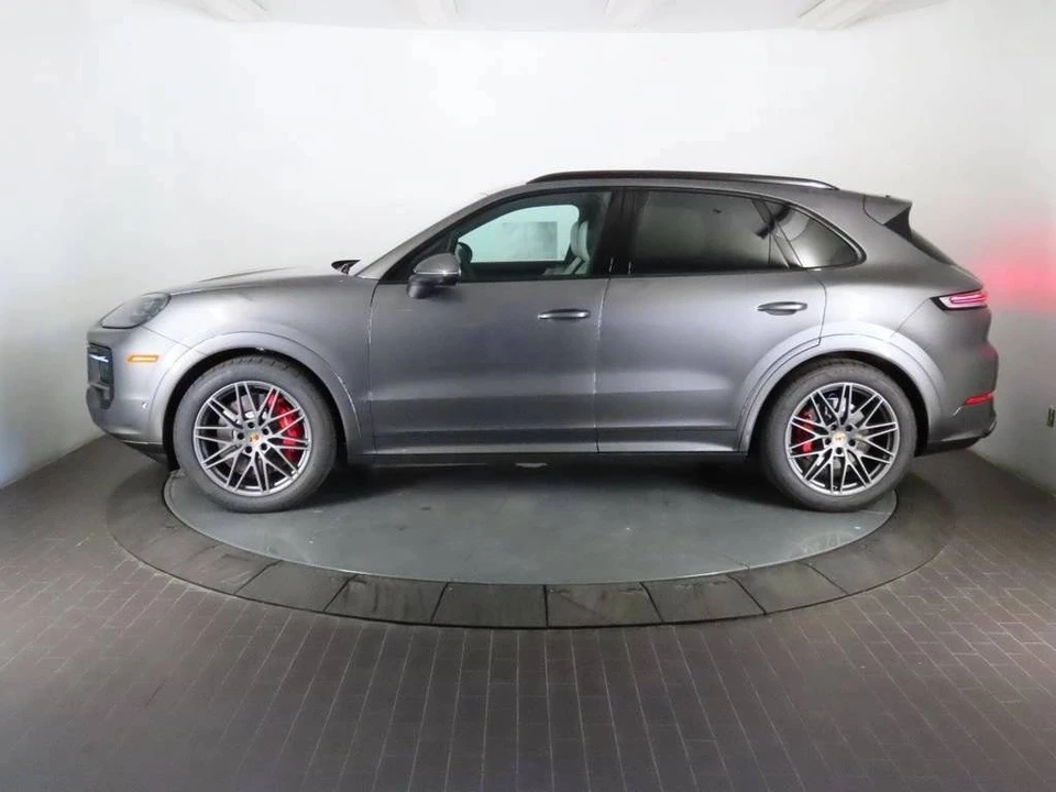 2026 Porsche 9Y0/9Y3 Cayenne S - Image 2 of 5