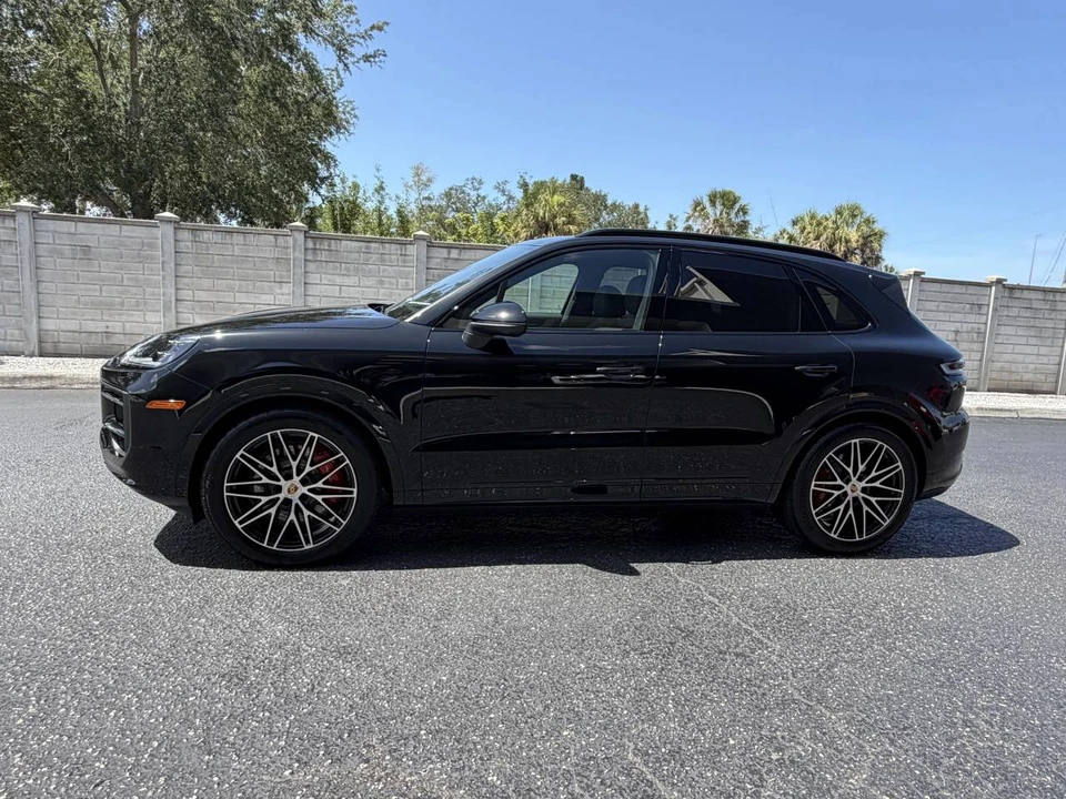 2026 Porsche 9Y0/9Y3 Cayenne S - Image 2 of 5