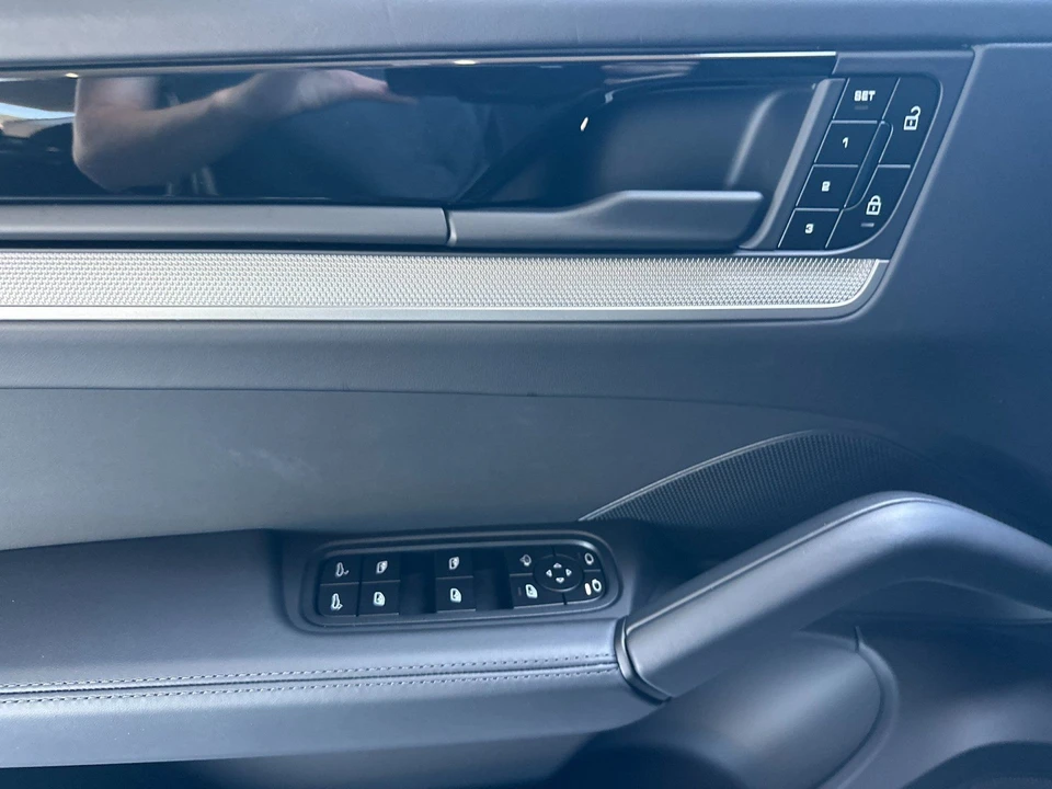 2026 Porsche 9Y0/9Y3 Cayenne S - Image 12 of 31