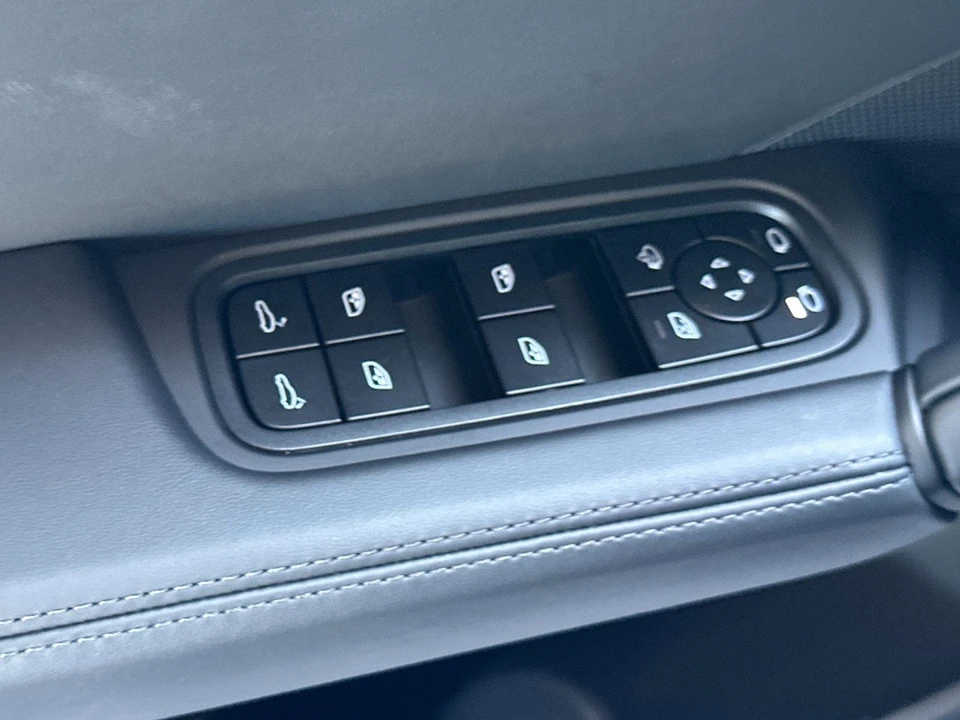 2026 Porsche 9Y0/9Y3 Cayenne S - Image 13 of 31