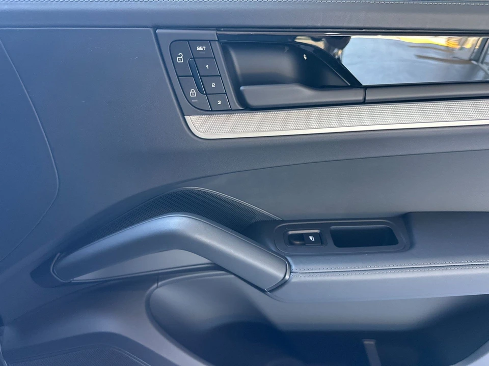 2026 Porsche 9Y0/9Y3 Cayenne S - Image 20 of 31