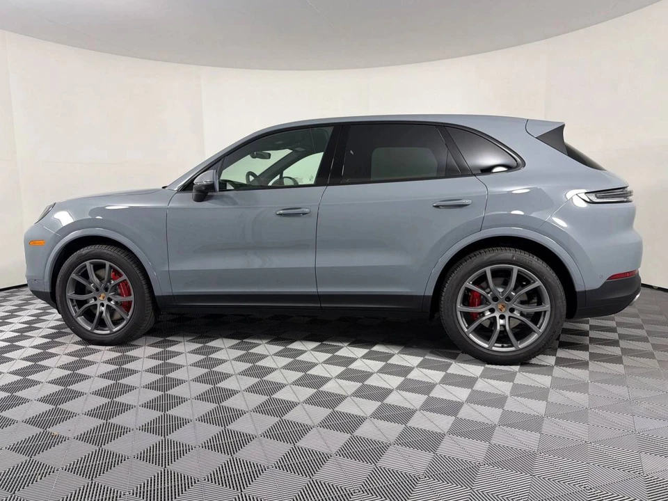 2026 Porsche 9Y0/9Y3 Cayenne S - Image 2 of 5