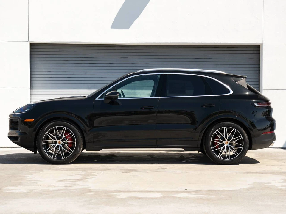 2026 Porsche 9Y0/9Y3 Cayenne S - Image 2 of 5