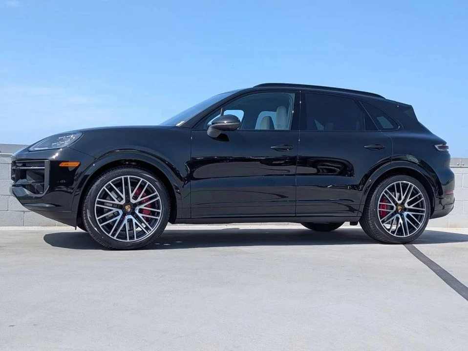 2026 Porsche 9Y0/9Y3 Cayenne S - Image 2 of 4