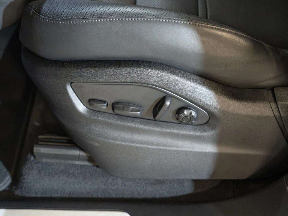 2026 Porsche 9Y0/9Y3 Cayenne S - Image 13 of 31