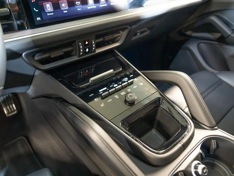 2026 Porsche 9Y0/9Y3 Cayenne S - Image 27 of 31