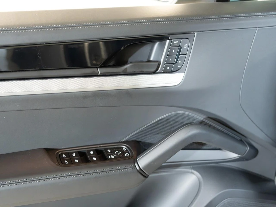 2026 Porsche 9Y0/9Y3 Cayenne S - Image 23 of 31