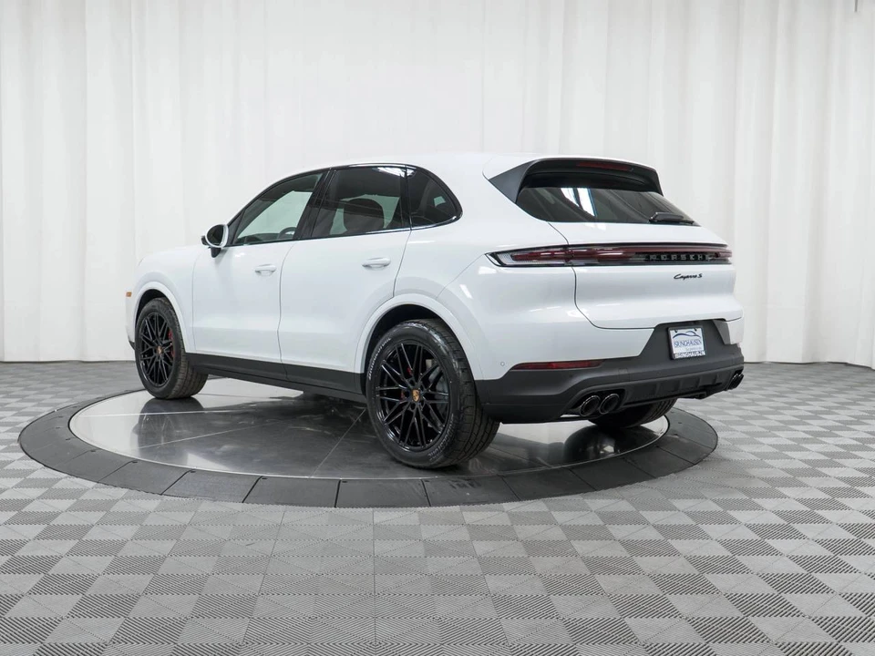 2026 Porsche 9Y0/9Y3 Cayenne S - Image 3 of 4
