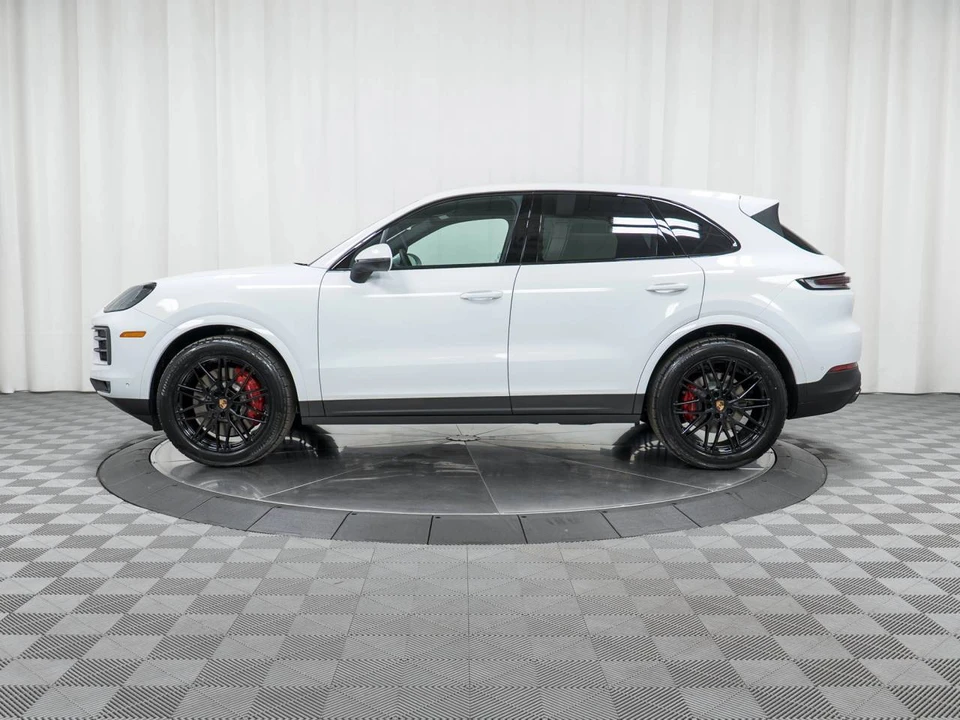 2026 Porsche 9Y0/9Y3 Cayenne S - Image 2 of 4