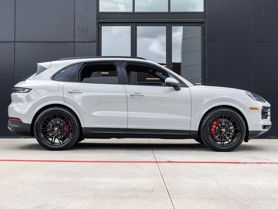2026 Porsche 9Y0/9Y3 Cayenne S - Image 12 of 31