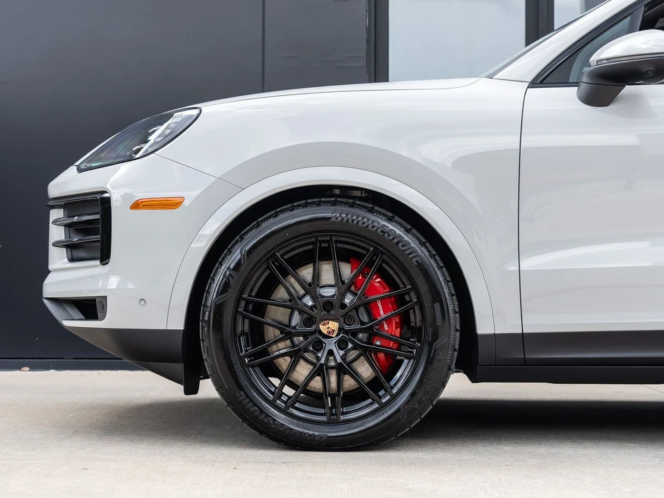 2026 Porsche 9Y0/9Y3 Cayenne S - Image 13 of 31