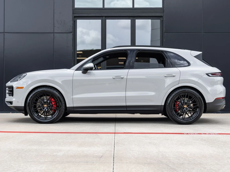 2026 Porsche 9Y0/9Y3 Cayenne S - Image 2 of 31