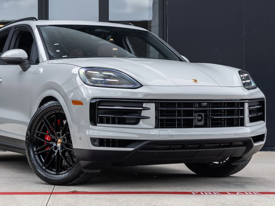 2026 Porsche 9Y0/9Y3 Cayenne S - Image 9 of 31