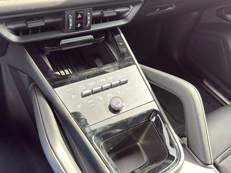 2026 Porsche 9Y0/9Y3 Cayenne S - Image 3 of 5