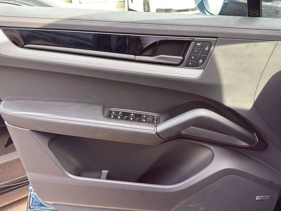 2026 Porsche 9Y0/9Y3 Cayenne S - Image 4 of 5
