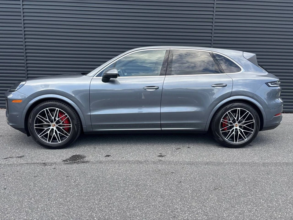 2026 Porsche 9Y0/9Y3 Cayenne S - Image 2 of 5