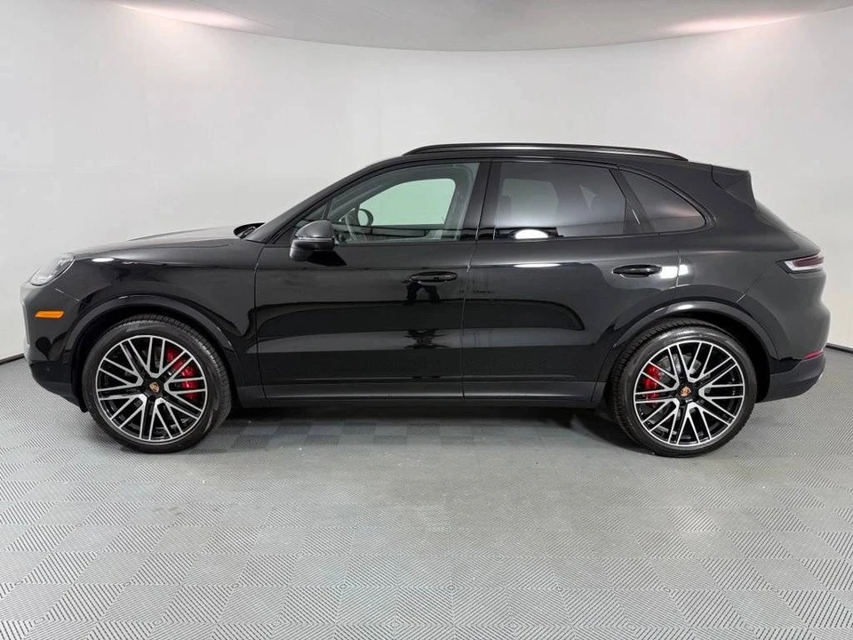2026 Porsche 9Y0/9Y3 Cayenne S - Image 2 of 5