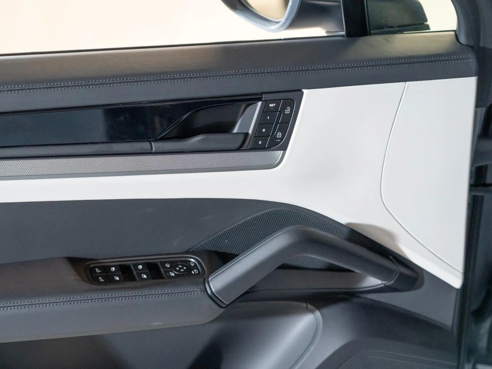 2026 Porsche 9Y0/9Y3 Cayenne S - Image 17 of 28
