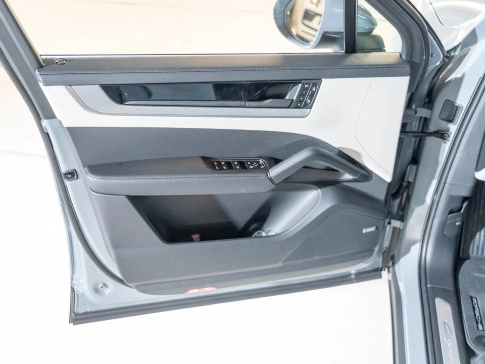 2026 Porsche 9Y0/9Y3 Cayenne S - Image 16 of 28