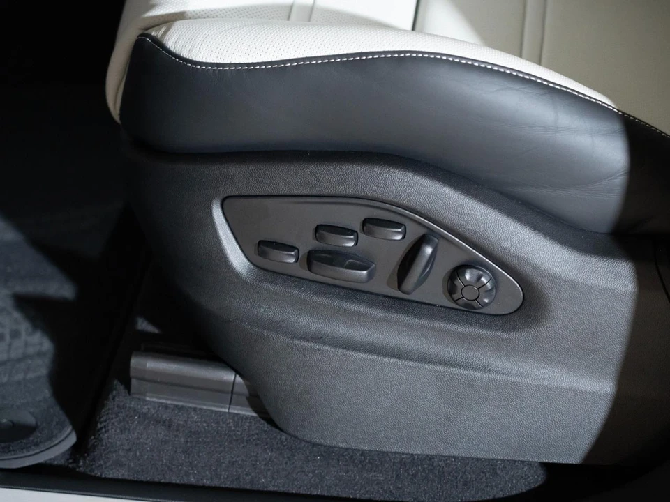 2026 Porsche 9Y0/9Y3 Cayenne S - Image 13 of 28
