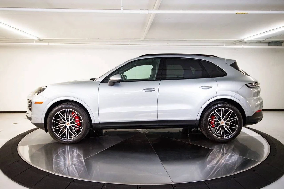 2026 Porsche 9Y0/9Y3 Cayenne S - Image 2 of 5