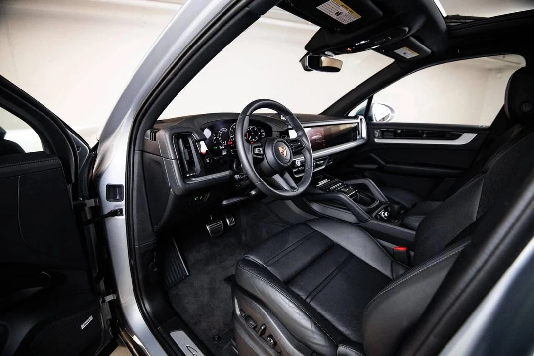 2026 Porsche 9Y0/9Y3 Cayenne S - Image 4 of 5