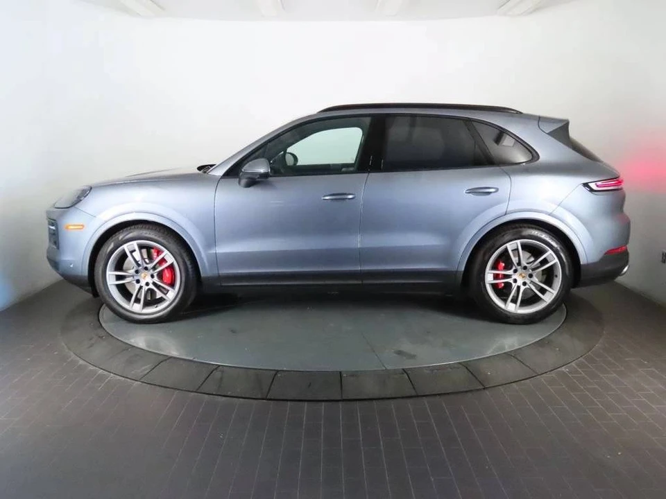 2026 Porsche 9Y0/9Y3 Cayenne S - Image 2 of 5