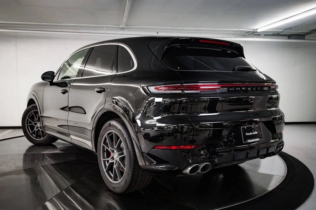 2026 Porsche 9Y0/9Y3 Cayenne S - Image 3 of 4