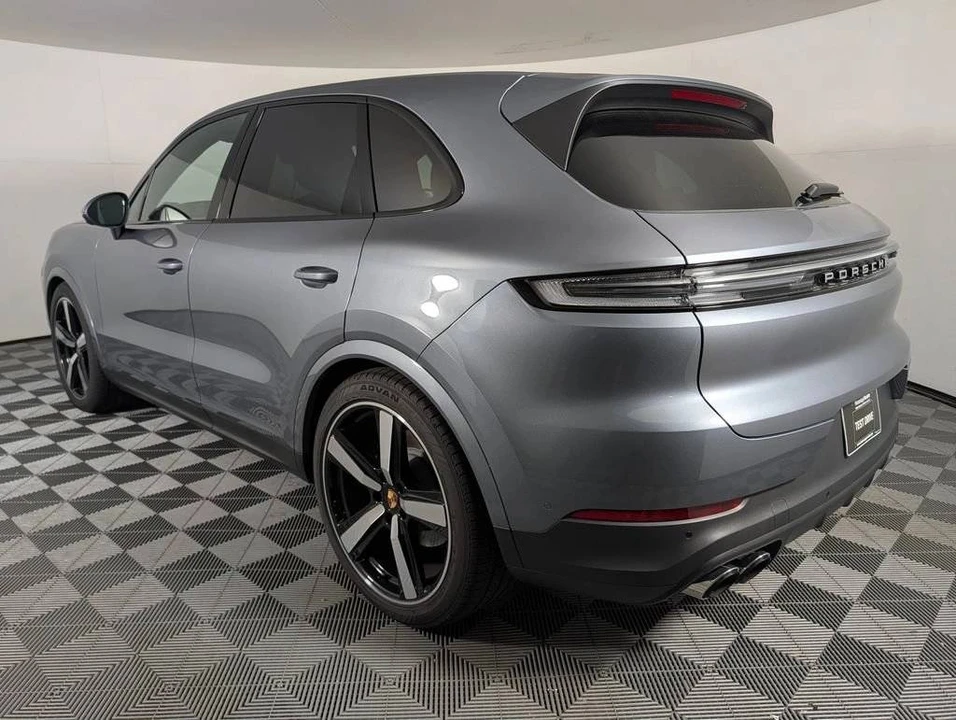 2026 Porsche 9Y0/9Y3 Cayenne S - Image 3 of 4
