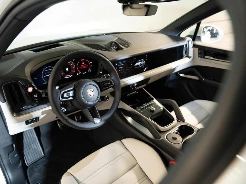 2026 Porsche 9Y0/9Y3 Cayenne S - Image 4 of 29