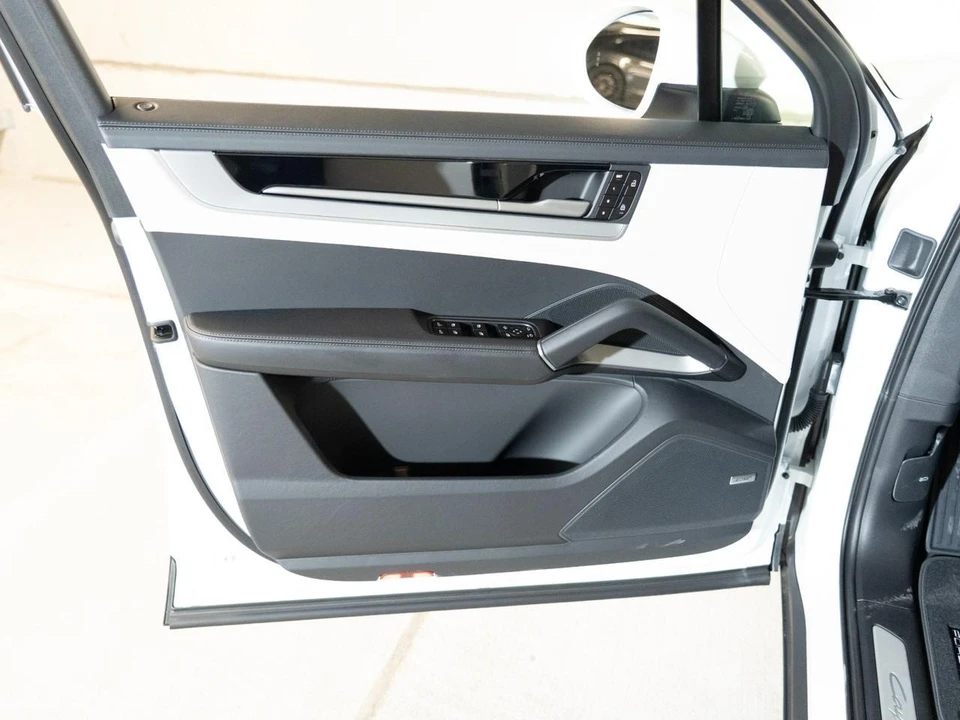 2026 Porsche 9Y0/9Y3 Cayenne S - Image 16 of 29