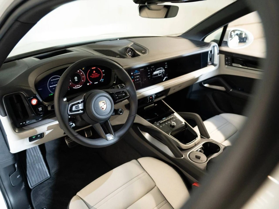 2026 Porsche 9Y0/9Y3 Cayenne S - Image 4 of 5