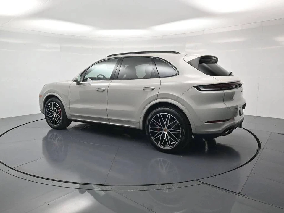 2026 Porsche 9Y0/9Y3 Cayenne S - Image 3 of 4